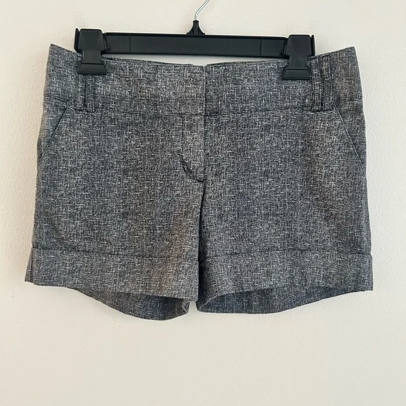 Express Black White Textured Cuffed Dress Shorts Size 6 - Picture 1 of 9